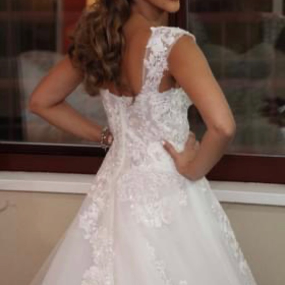 Custom made wedding dresss